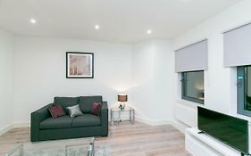 Deluxe Apartments By Heathrow