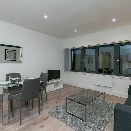 Deluxe Apartments By Heathrow Harmondsworth Exterior photo