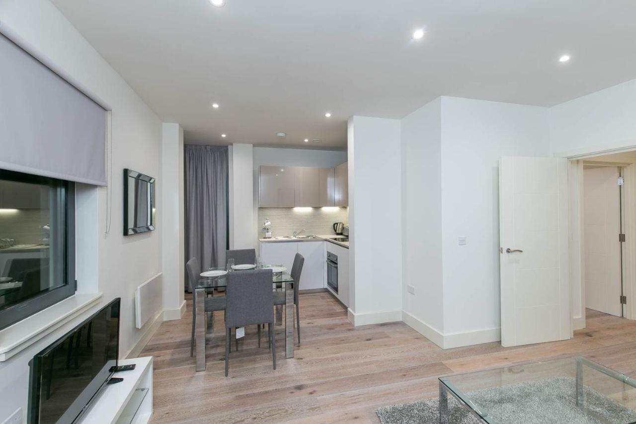 Deluxe Apartments By Heathrow Harmondsworth Exterior photo