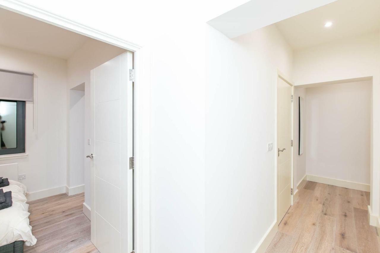 Deluxe Apartments By Heathrow Harmondsworth Exterior photo
