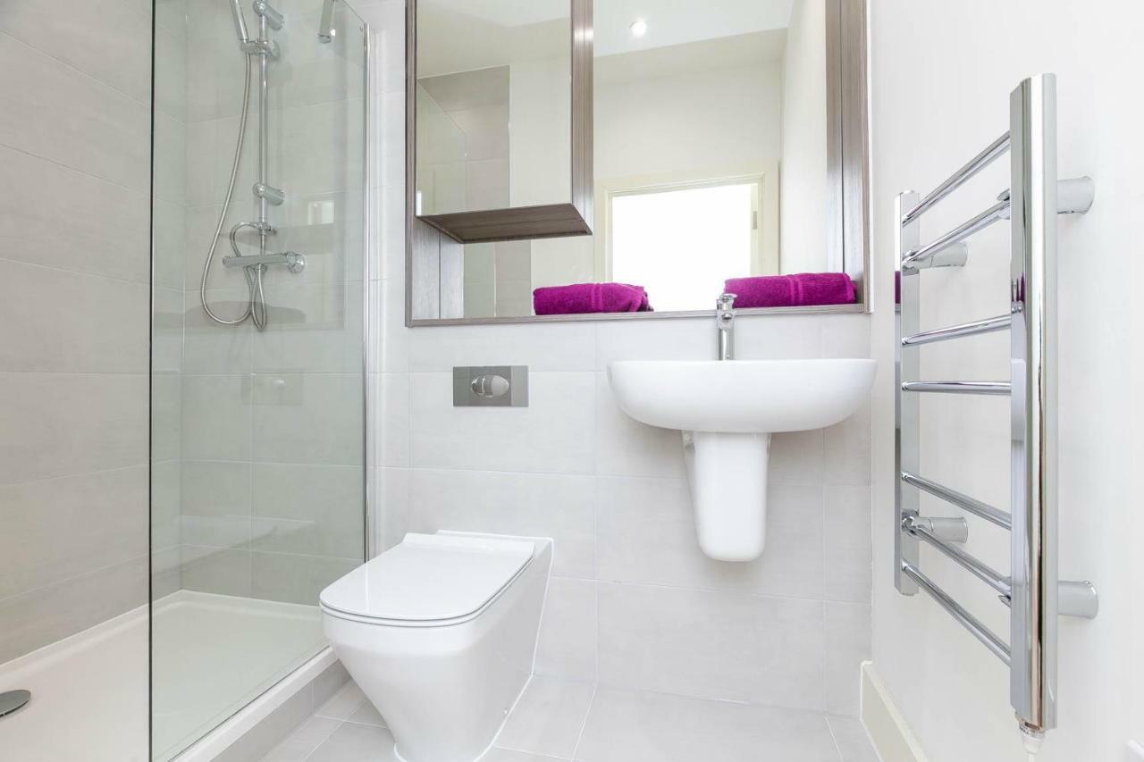Deluxe Apartments By Heathrow Harmondsworth Exterior photo