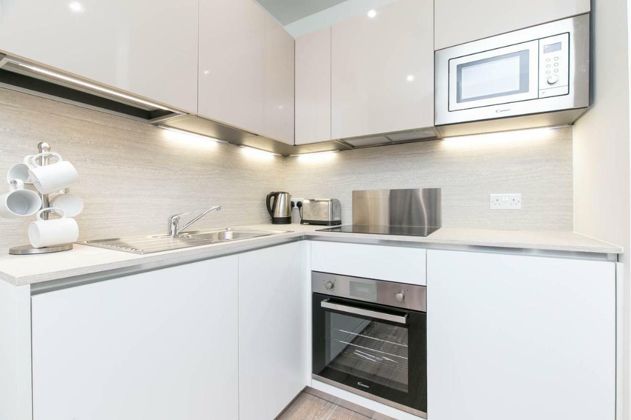 Deluxe Apartments By Heathrow Harmondsworth Exterior photo