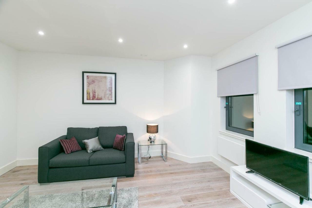 Deluxe Apartments By Heathrow Harmondsworth Exterior photo
