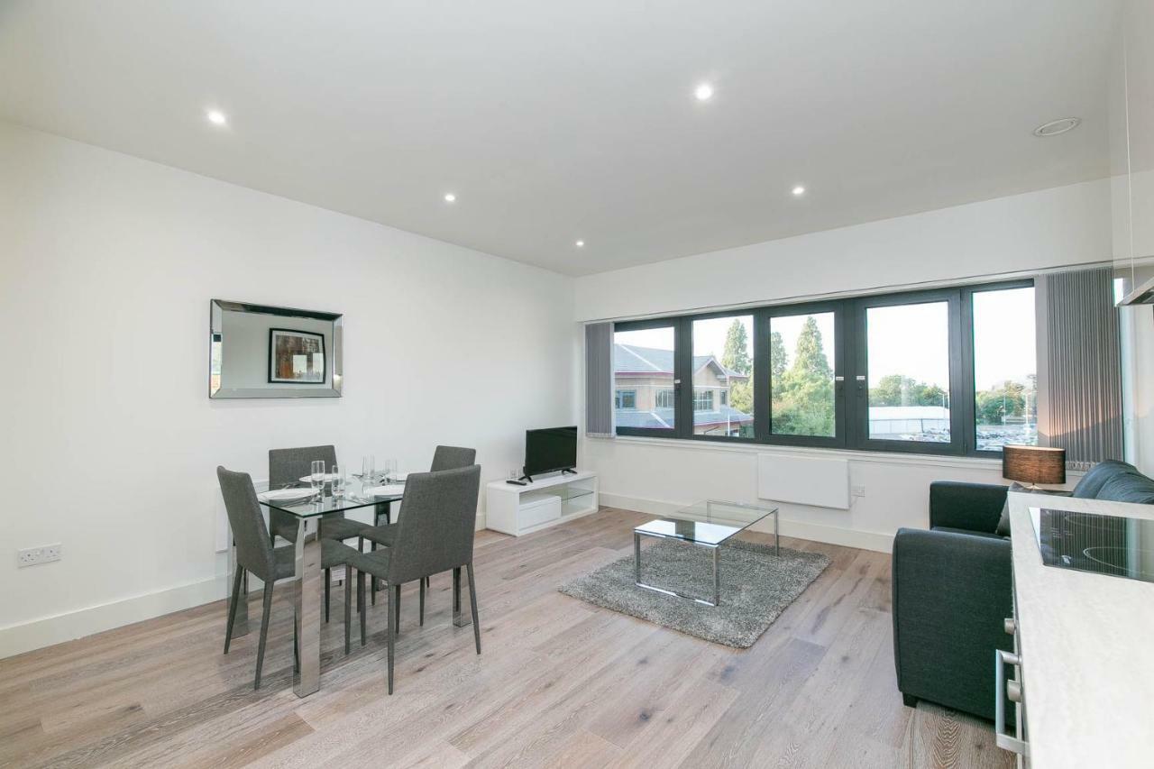 Deluxe Apartments By Heathrow Harmondsworth Exterior photo