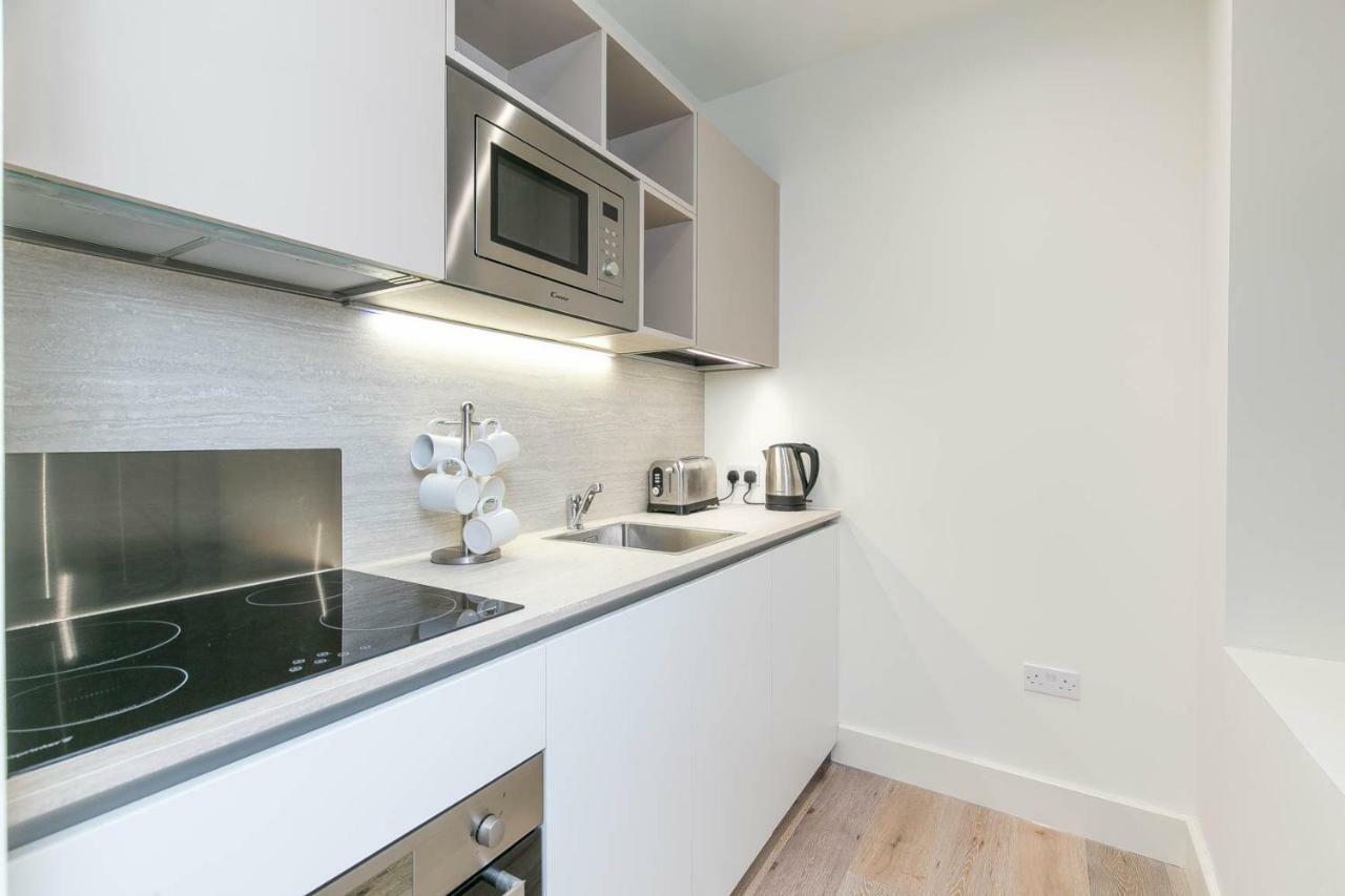 Deluxe Apartments By Heathrow Harmondsworth Exterior photo