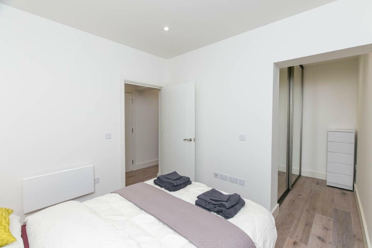 Deluxe Apartments By Heathrow Harmondsworth Exterior photo