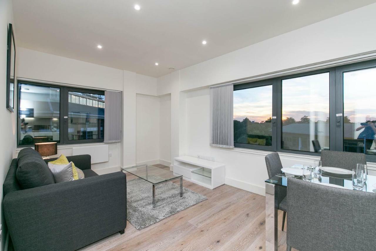 Deluxe Apartments By Heathrow Harmondsworth Exterior photo