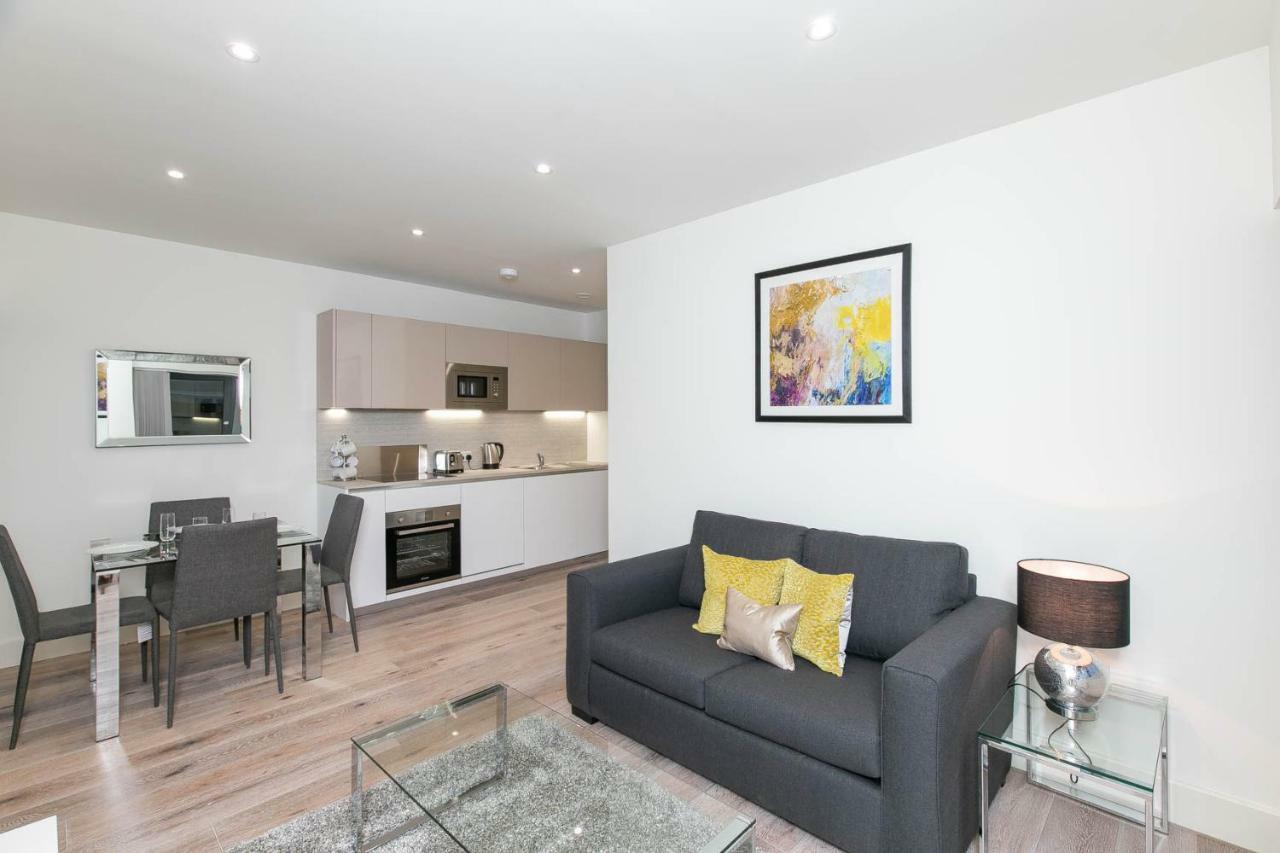 Deluxe Apartments By Heathrow Harmondsworth Exterior photo