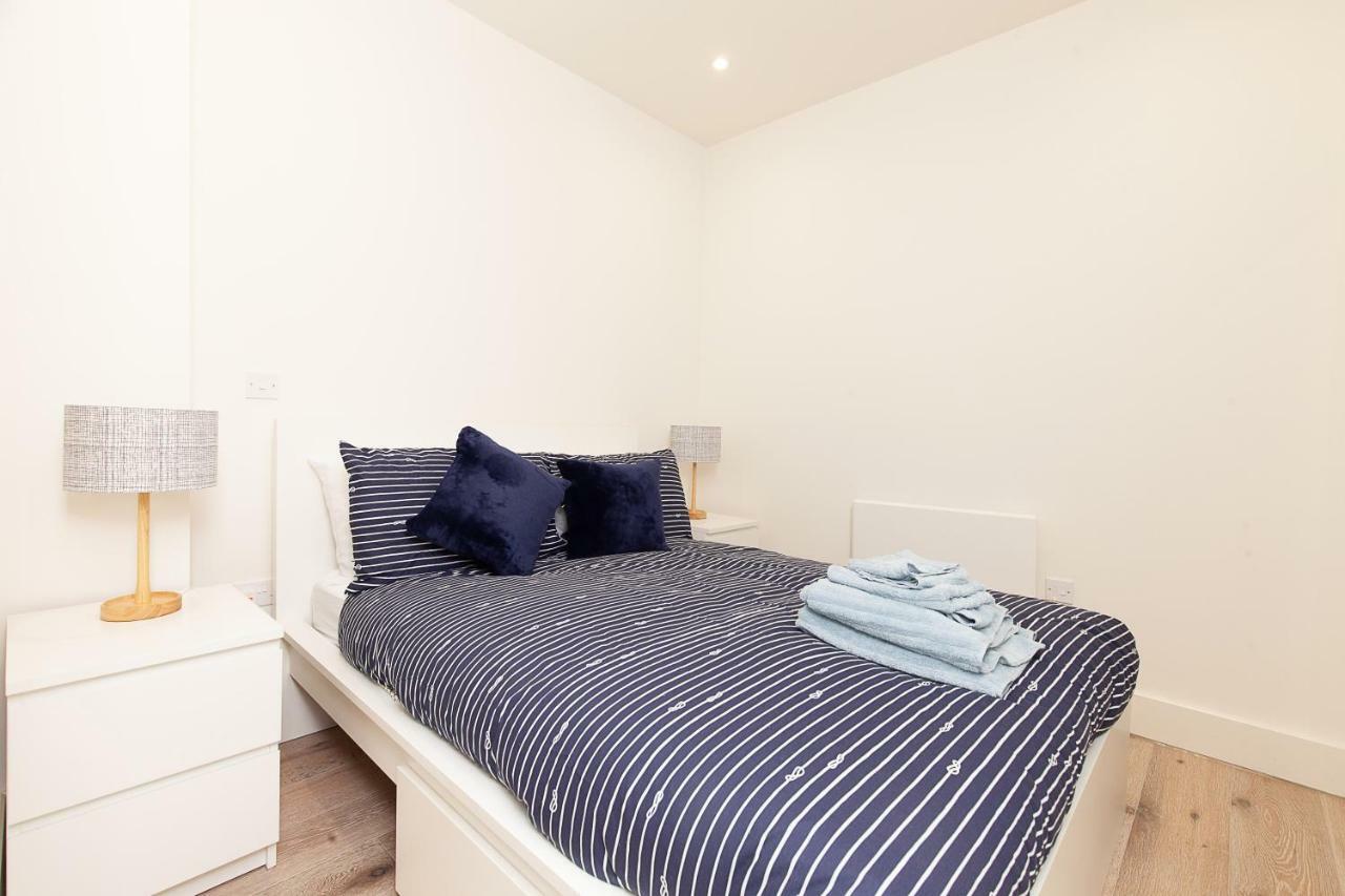 Deluxe Apartments By Heathrow Harmondsworth Exterior photo