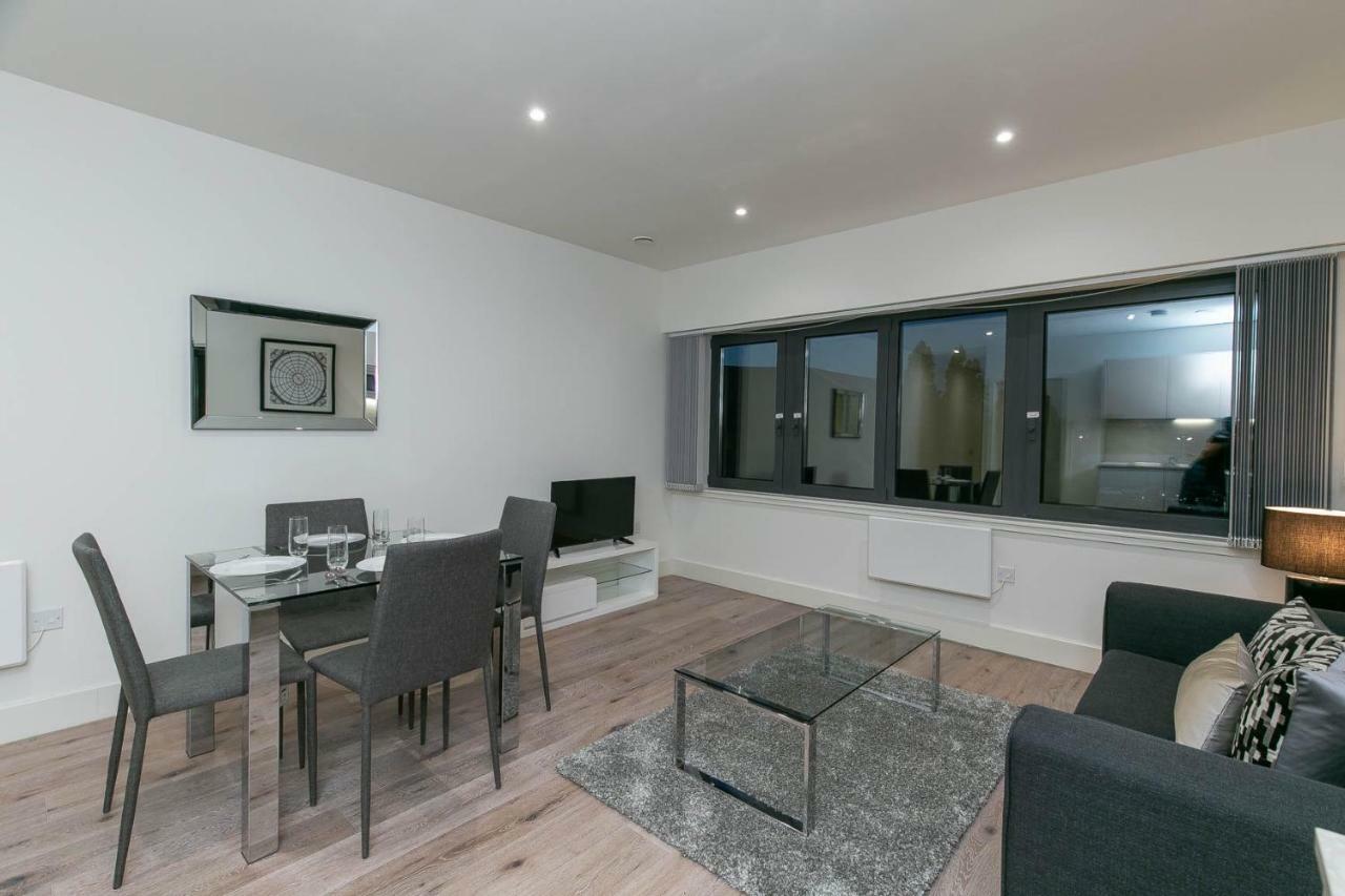 Deluxe Apartments By Heathrow Harmondsworth Exterior photo