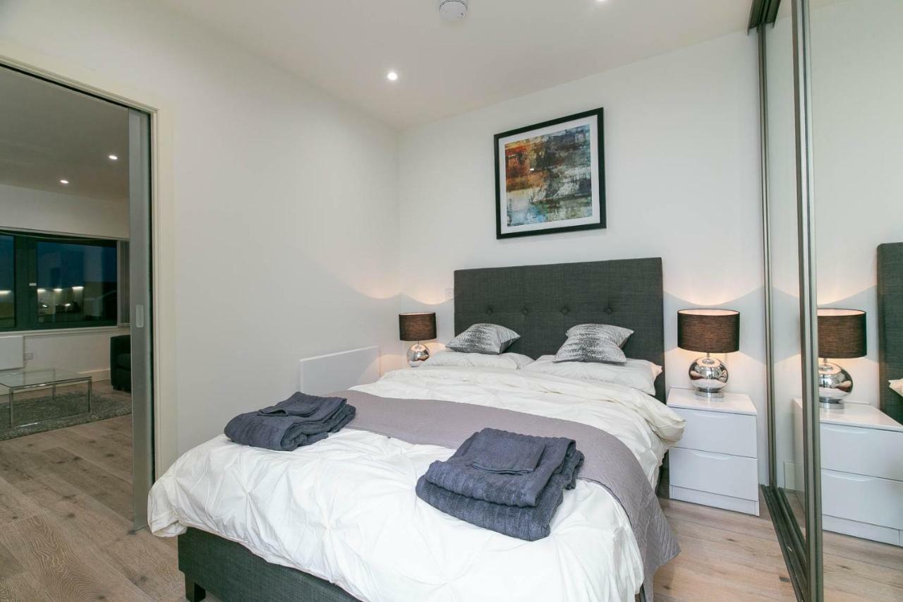 Deluxe Apartments By Heathrow Harmondsworth Exterior photo
