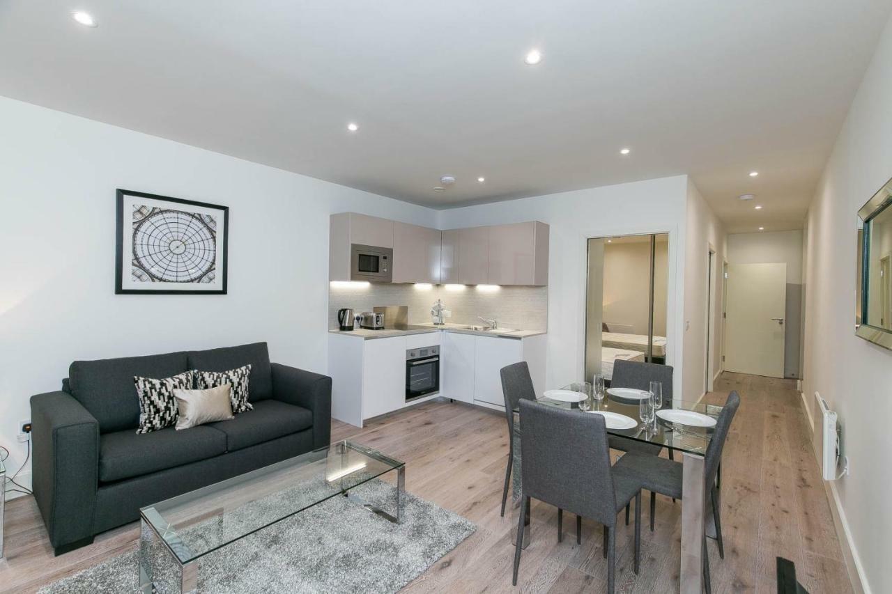 Deluxe Apartments By Heathrow Harmondsworth Exterior photo