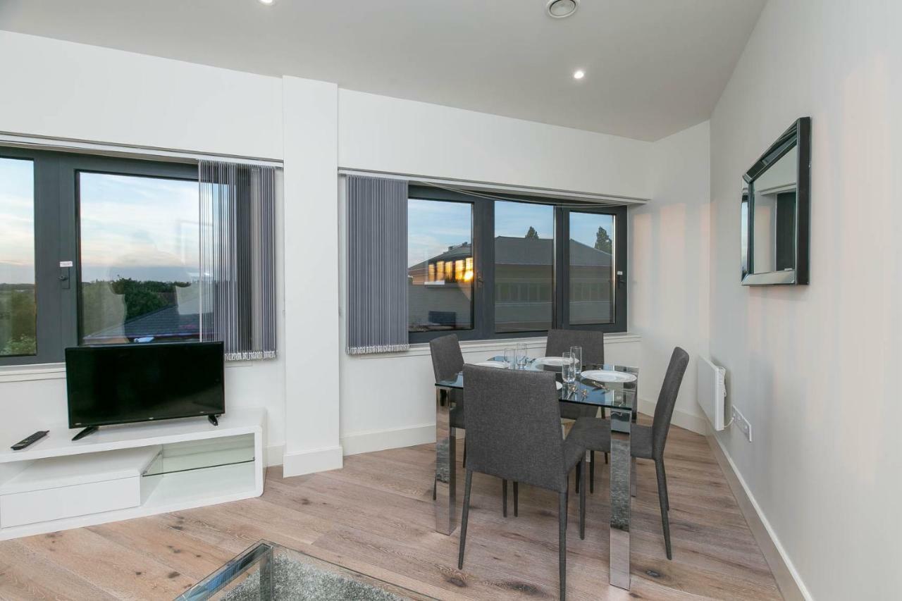 Deluxe Apartments By Heathrow Harmondsworth Exterior photo